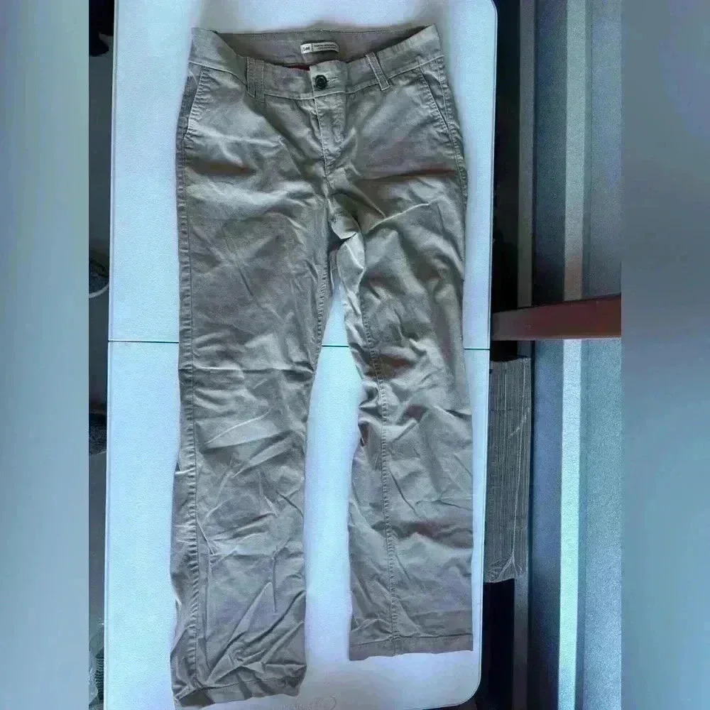 Lee mid rise straight leg Khaki Pants Size 12 99% Cotton
